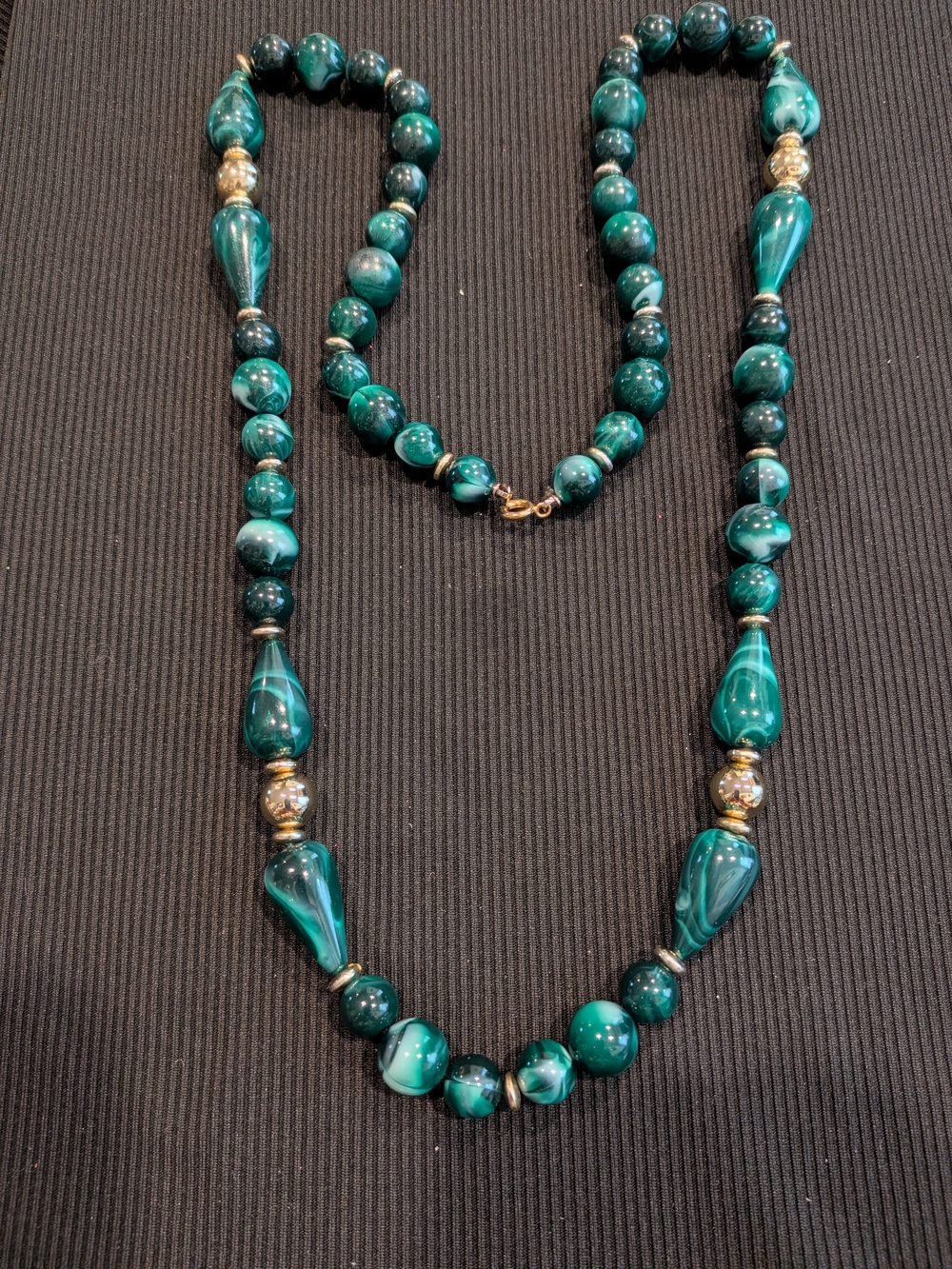 B#3: Green Bead Statement Necklace14.5 Vintage 1980s